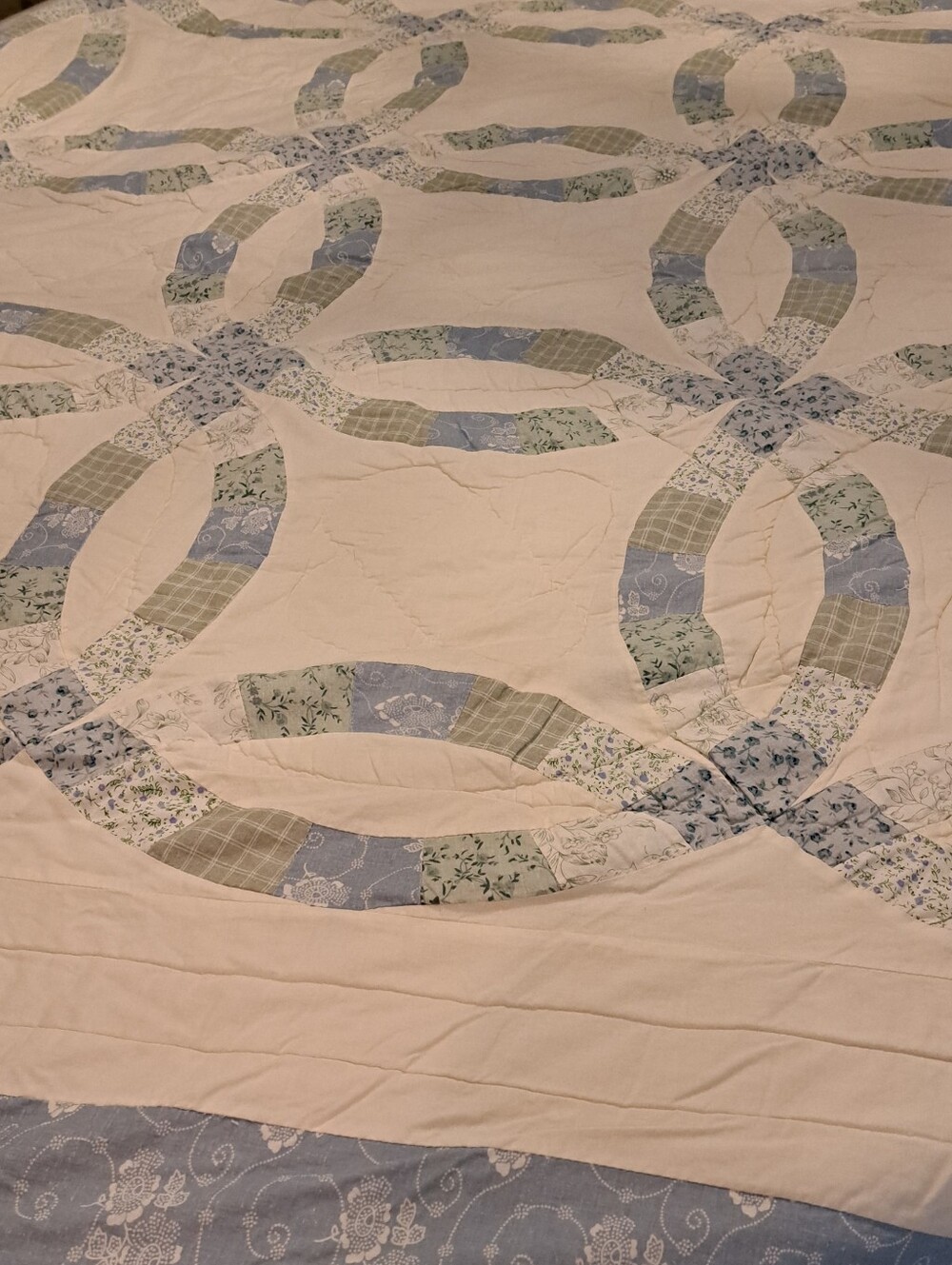 Vintage 80's Early 90's Classic Double Wedding Ring Patchwork Quilt ( Read )